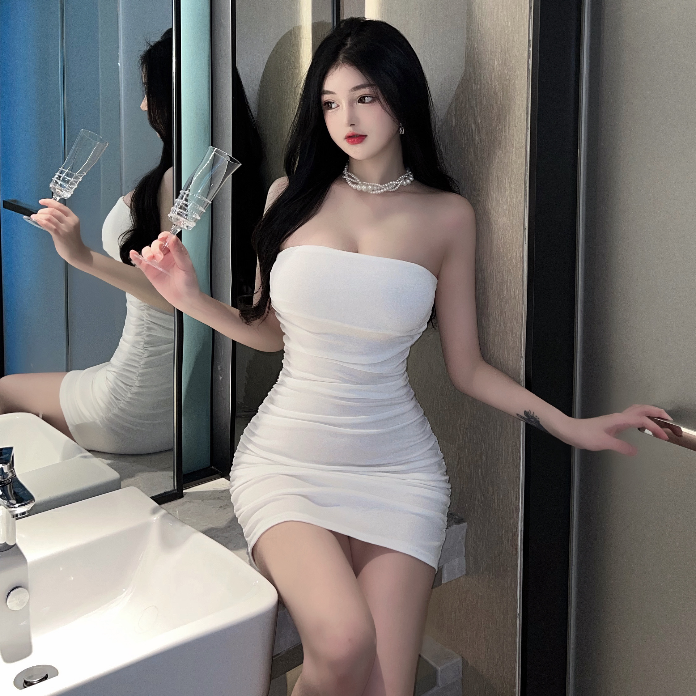 One-Shoulder Bodycon Dress - Slim Fit Strapless Black Dress for Summer - Sexy Wrap Style with Short Skirt