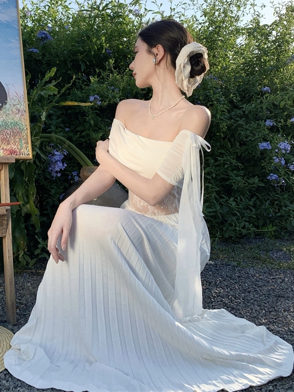 One-Shoulder Lace Splicing Long Dress for Women – Summer High-End Socialite Gown Inspired by French Seaside Vacation One-Shoulder Lace Splicing Long Dress for Women – Summer High-End Socialite Gown Inspired by French Seaside Vacation