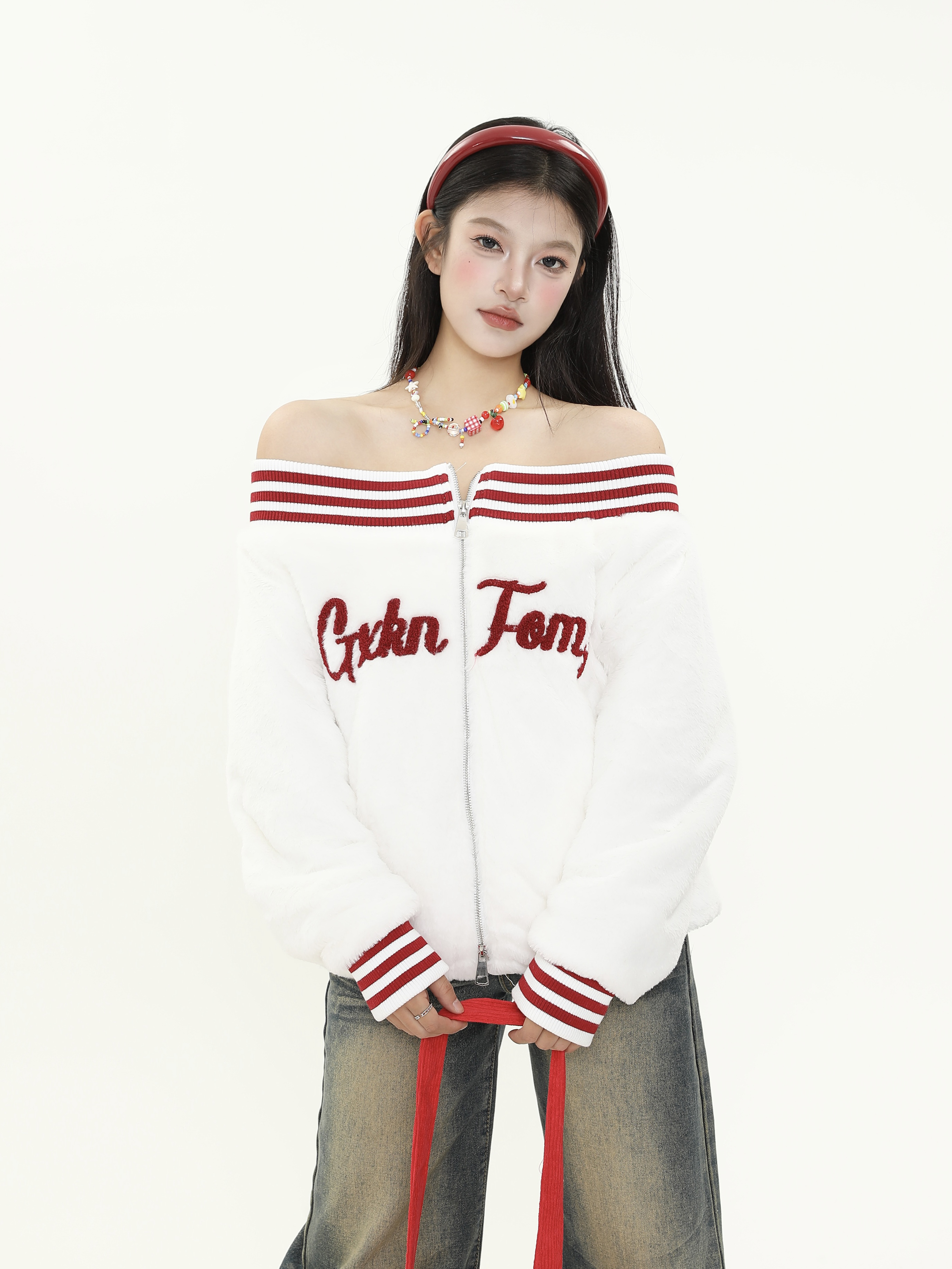 One-Shoulder Plush Jacket with Embroidered Letter Design - American-Style Spicy Girl Sweatshirt for Women's Autumn and Winter Fashion