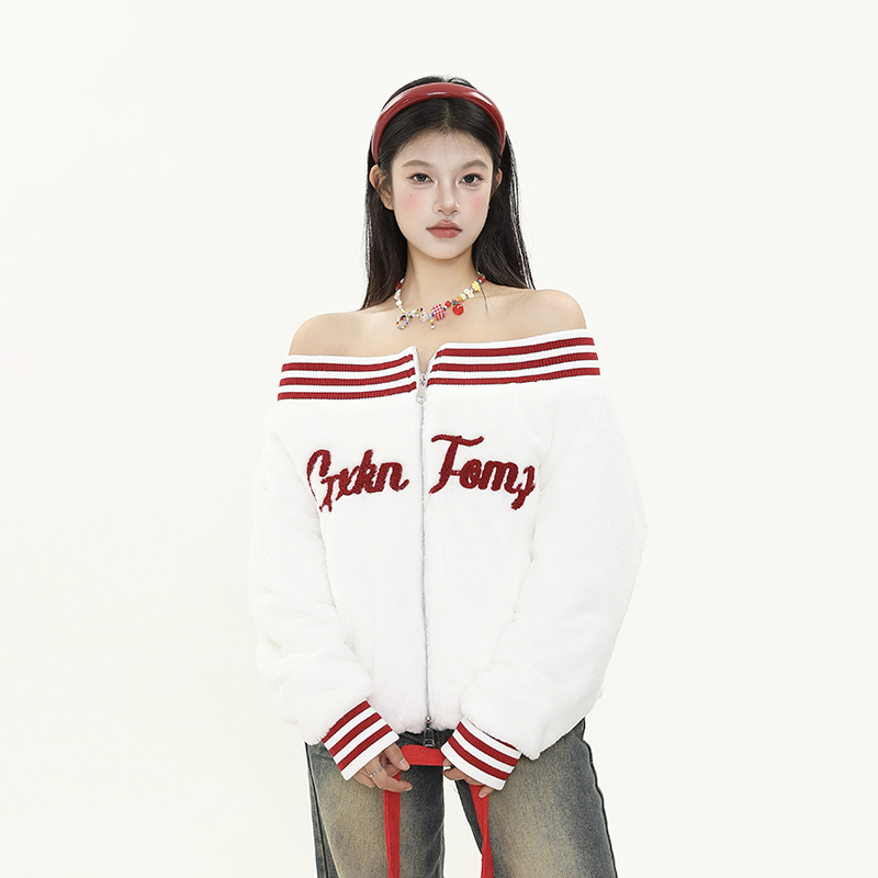 One-Shoulder Plush Jacket with Embroidered Letter Design - American-Style Spicy Girl Sweatshirt for Women's Autumn and Winter Fashion