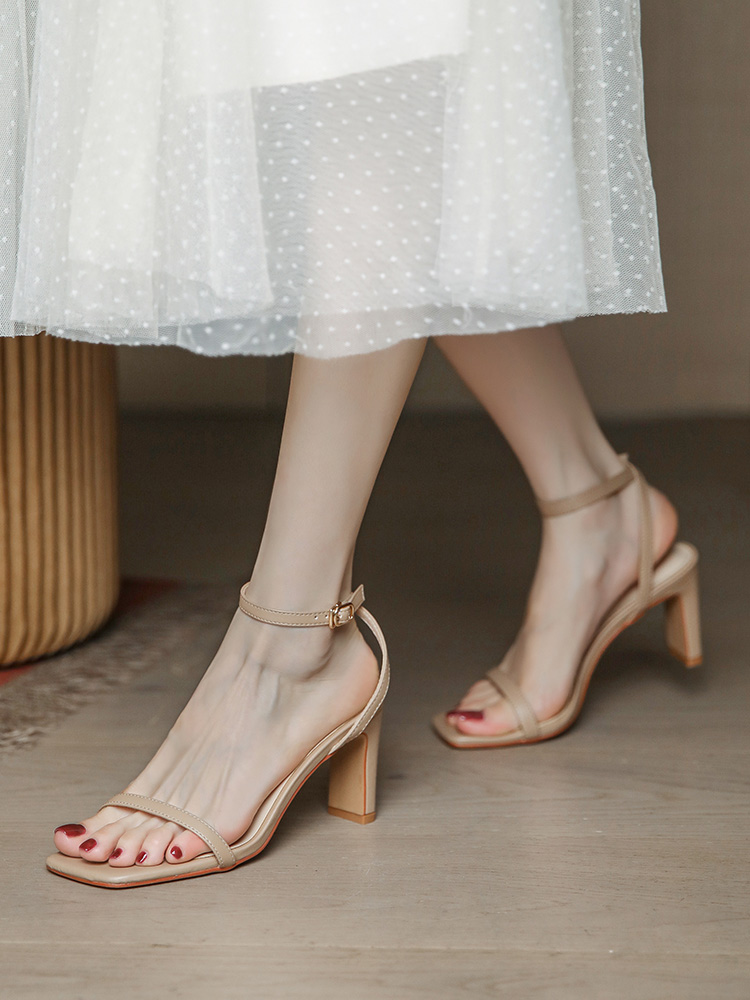 Open-Toe Chunky Heeled Roman Sandals for Women - Simple & Versatile Summer 2025 Style, Perfect with Skirts Open-Toe Chunky Heeled Roman Sandals for Women - Simple & Versatile Summer 2025 Style, Perfect with Skirts