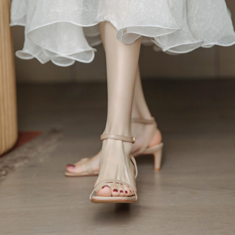 Open-Toe Chunky Heeled Roman Sandals for Women - Simple & Versatile Summer 2025 Style, Perfect with Skirts Open-Toe Chunky Heeled Roman Sandals for Women - Simple & Versatile Summer 2025 Style, Perfect with Skirts