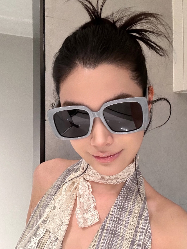 Oversized Square Gray Polarized Sunglasses for Women - UV Protection, Stylish Street Style, Flattering for Round Faces Oversized Square Gray Polarized Sunglasses for Women - UV Protection, Stylish Street Style, Flattering for Round Faces