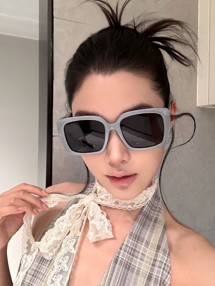 Oversized Square Gray Polarized Sunglasses for Women - UV Protection, Stylish Street Style, Flattering for Round Faces Oversized Square Gray Polarized Sunglasses for Women - UV Protection, Stylish Street Style, Flattering for Round Faces