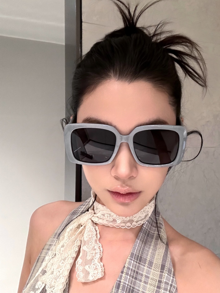 Oversized Square Gray Polarized Sunglasses for Women - UV Protection, Stylish Street Style, Flattering for Round Faces Oversized Square Gray Polarized Sunglasses for Women - UV Protection, Stylish Street Style, Flattering for Round Faces