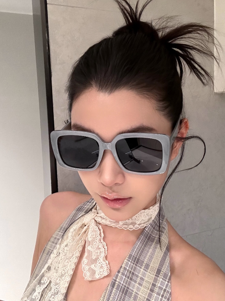 Oversized Square Gray Polarized Sunglasses for Women - UV Protection, Stylish Street Style, Flattering for Round Faces Oversized Square Gray Polarized Sunglasses for Women - UV Protection, Stylish Street Style, Flattering for Round Faces