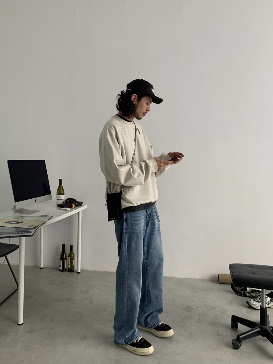 Oversized Vintage Wash Solid Color Boxy Sweatshirt for Men - Trendy Drop Shoulder Round Neck Style Oversized Vintage Wash Solid Color Boxy Sweatshirt for Men - Trendy Drop Shoulder Round Neck Style