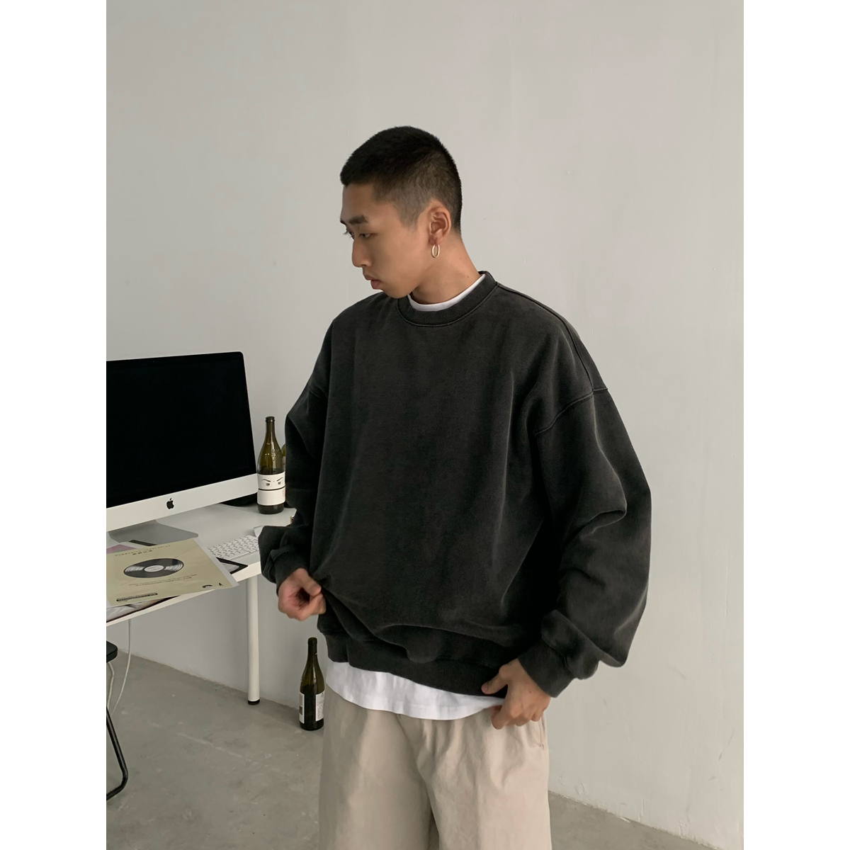 Oversized Vintage Wash Solid Color Boxy Sweatshirt for Men - Trendy Drop Shoulder Round Neck Style