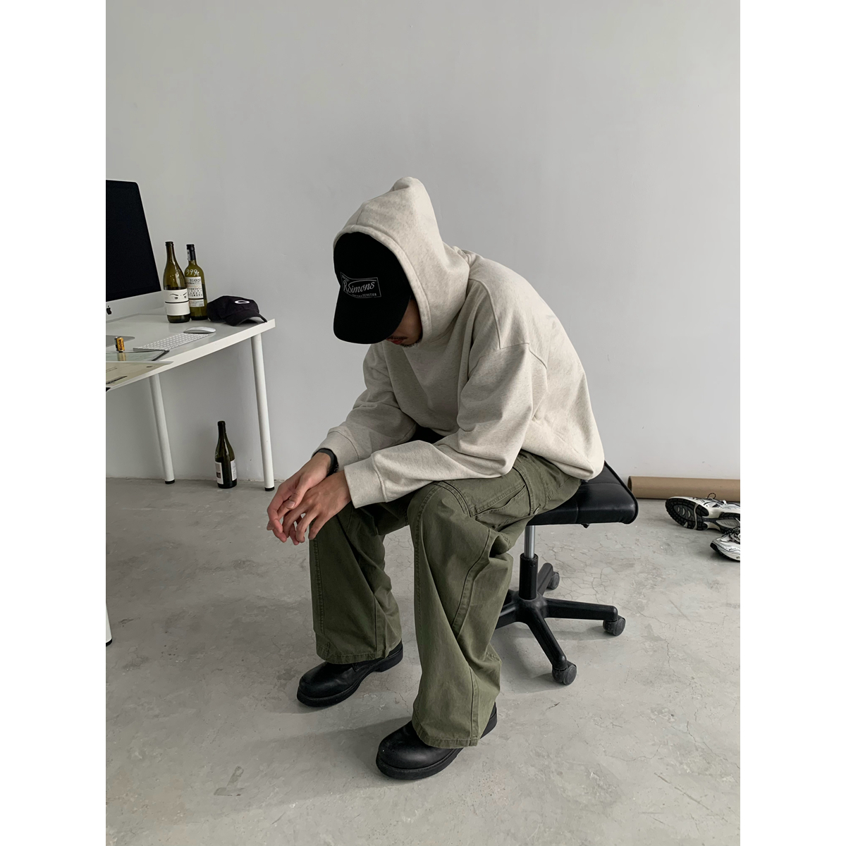 Oversized Vintage Wash Solid Color Boxy Sweatshirt for Men - Trendy Drop Shoulder Round Neck Style Oversized Vintage Wash Solid Color Boxy Sweatshirt for Men - Trendy Drop Shoulder Round Neck Style