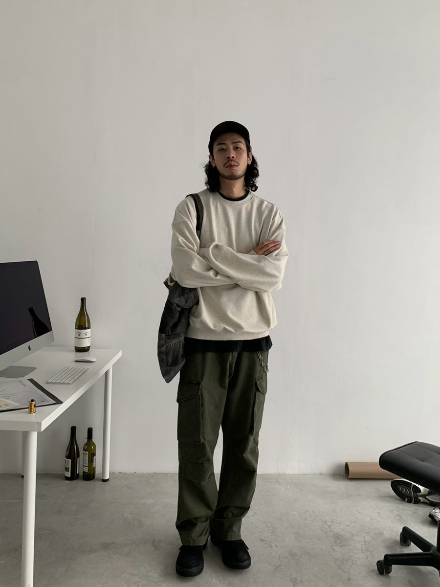 Oversized Vintage Wash Solid Color Boxy Sweatshirt for Men - Trendy Drop Shoulder Round Neck Style Oversized Vintage Wash Solid Color Boxy Sweatshirt for Men - Trendy Drop Shoulder Round Neck Style