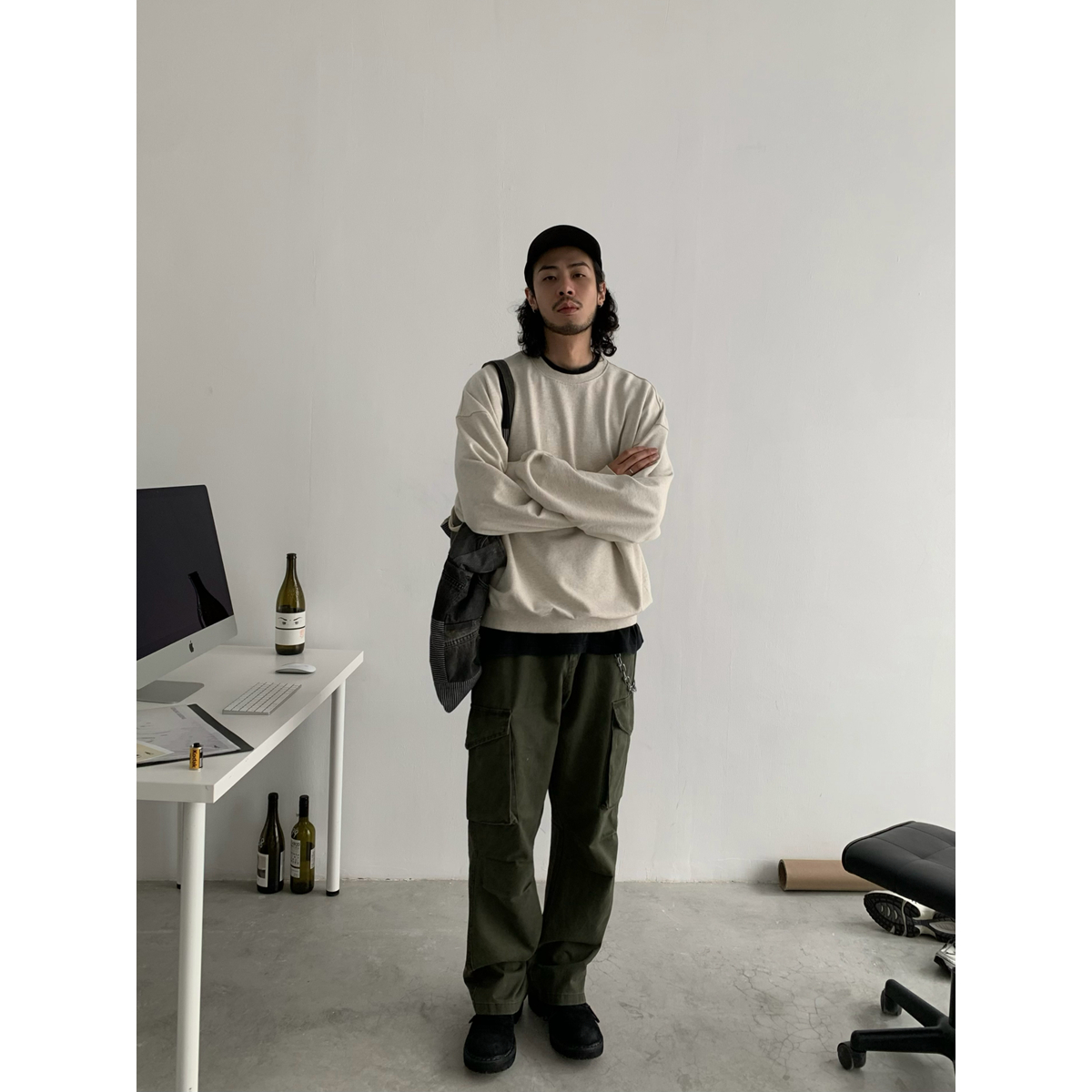 Oversized Vintage Wash Solid Color Boxy Sweatshirt for Men - Trendy Drop Shoulder Round Neck Style Oversized Vintage Wash Solid Color Boxy Sweatshirt for Men - Trendy Drop Shoulder Round Neck Style