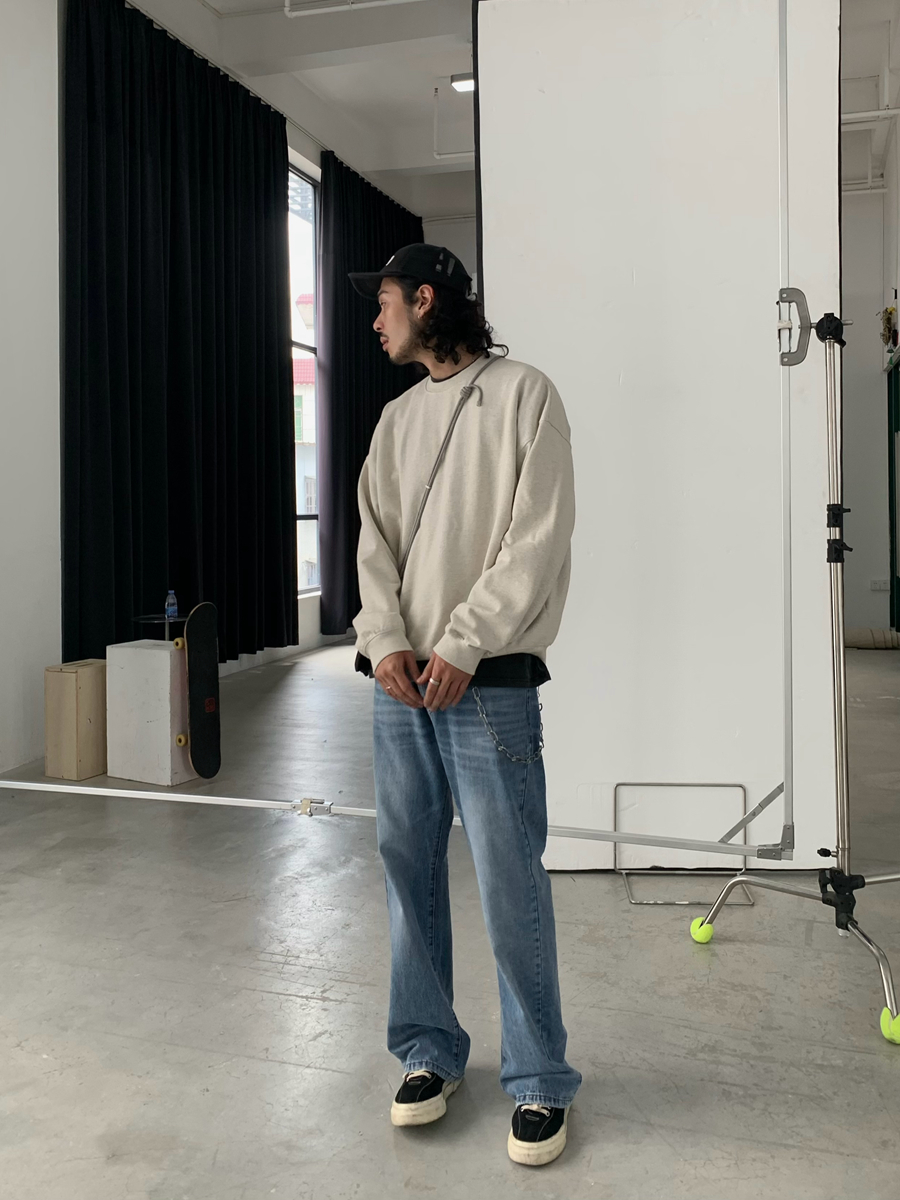 Oversized Vintage Wash Solid Color Boxy Sweatshirt for Men - Trendy Drop Shoulder Round Neck Style Oversized Vintage Wash Solid Color Boxy Sweatshirt for Men - Trendy Drop Shoulder Round Neck Style