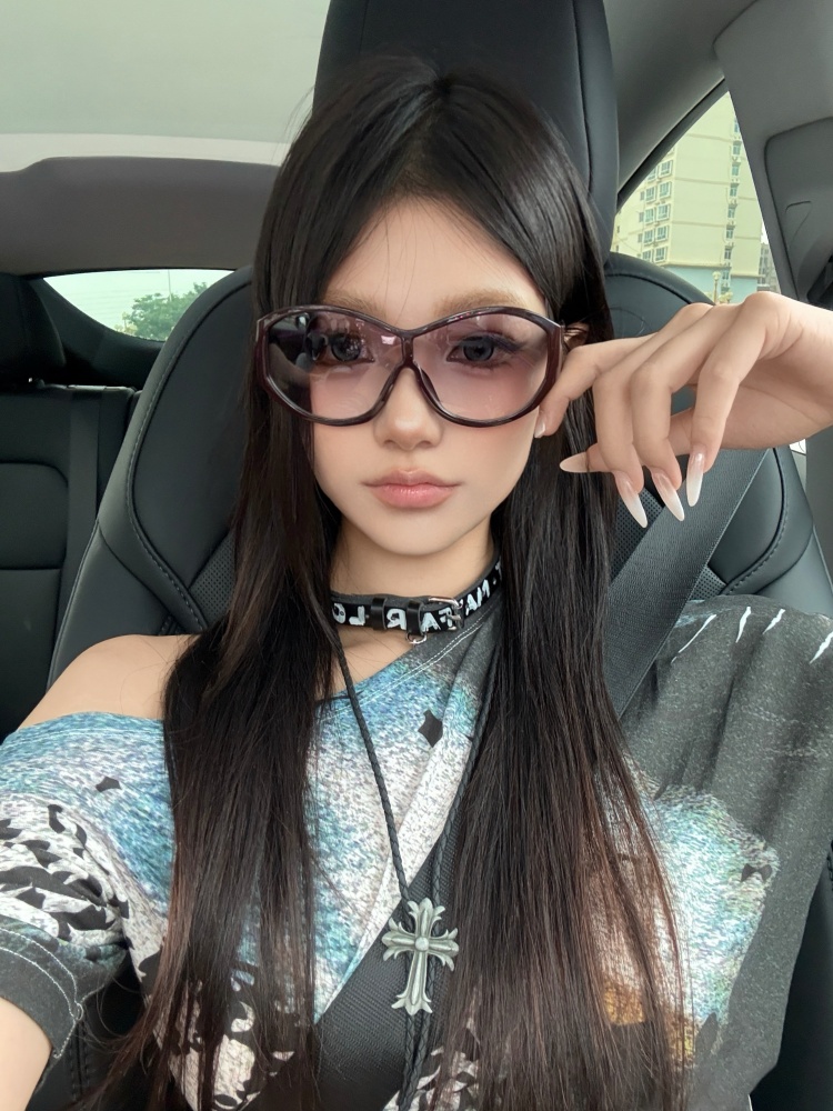 Oversized Wine Red Y2K Retro Sunglasses for Square & Round Faces - Millennial Baddie Style Sun Protection for Street Photography