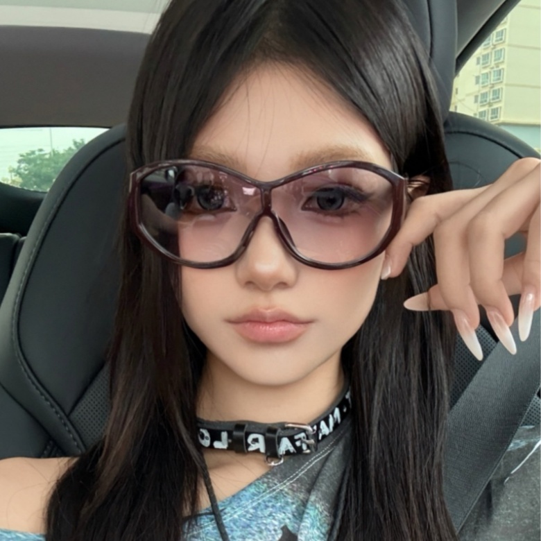 Oversized Wine Red Y2K Retro Sunglasses for Square & Round Faces - Millennial Baddie Style Sun Protection for Street Photography