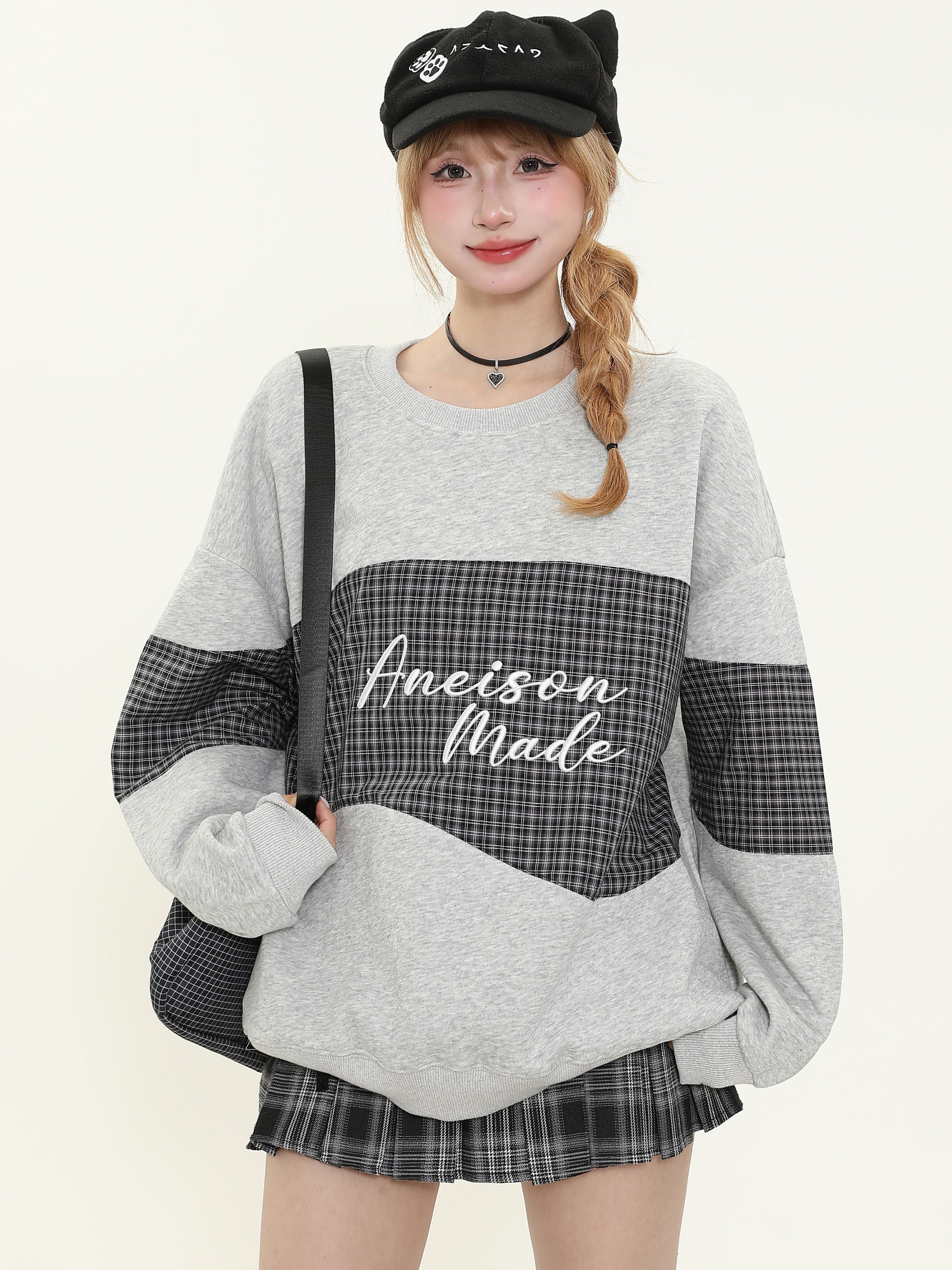 Plaid Spliced Round Neck Sweatshirt for Women - Casual Spring High-Design Top in Lazy Style, Trendy 90s Inspired Fashion