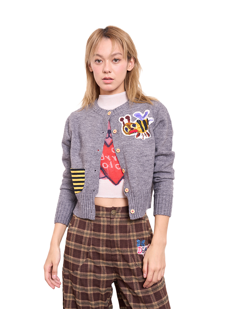 Playful Gray Little Bee Knitted Cardigan - Thin Short Outerwear for Y2K and 90s Inspired Style Playful Gray Little Bee Knitted Cardigan - Thin Short Outerwear for Y2K and 90s Inspired Style