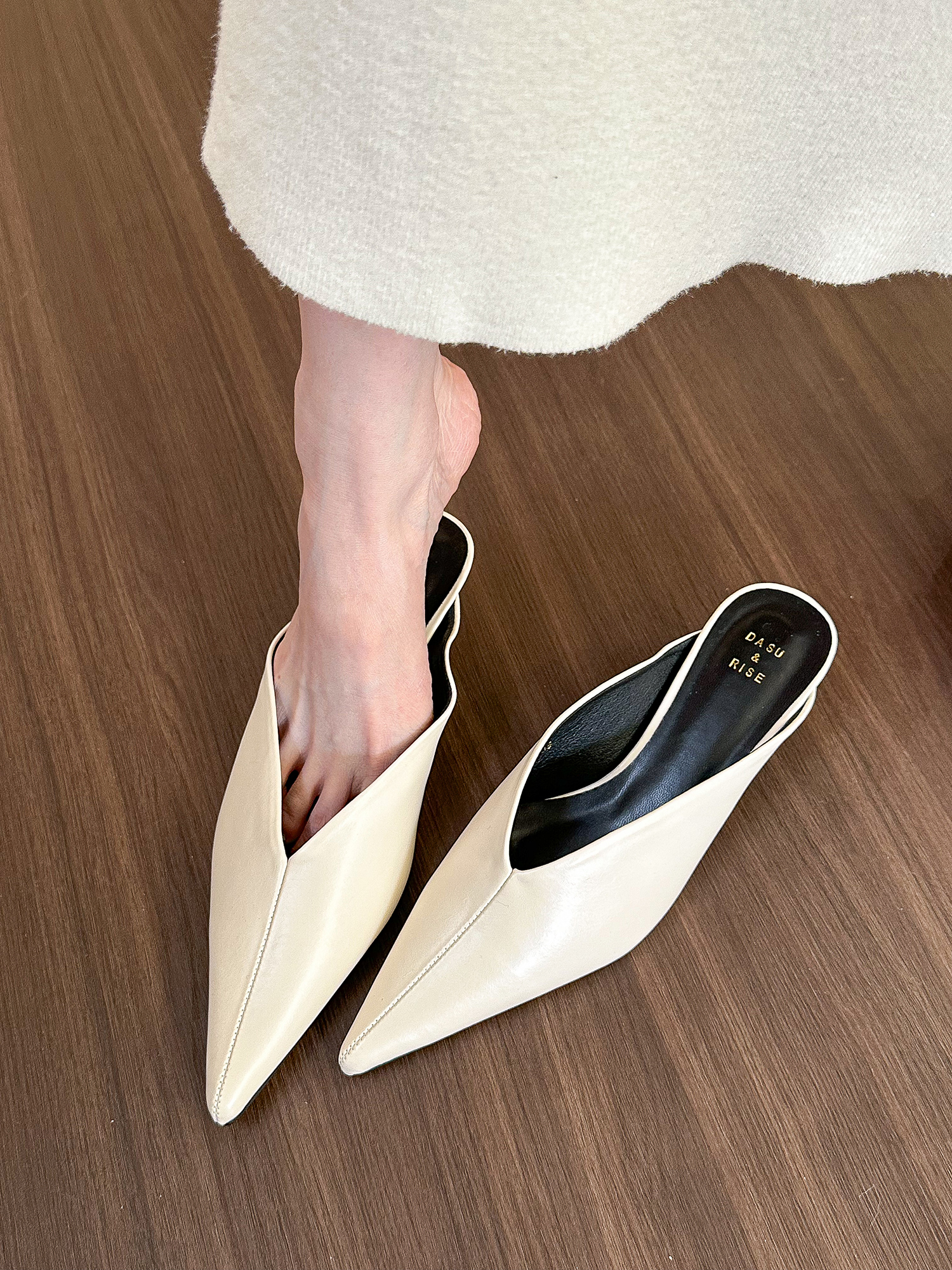 Pointed Half-Slippers for Women, Slimming Thin-Heeled Mules, Spring/Summer 2025 Fashion, Chic Casual Footwear