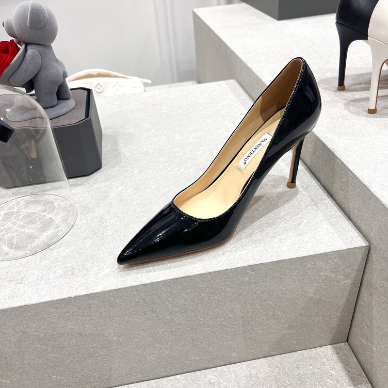 Pointed Patent Leather Nude Gray High Heels - Comfortable Low-Heeled Women's Shoes for Elegant Style