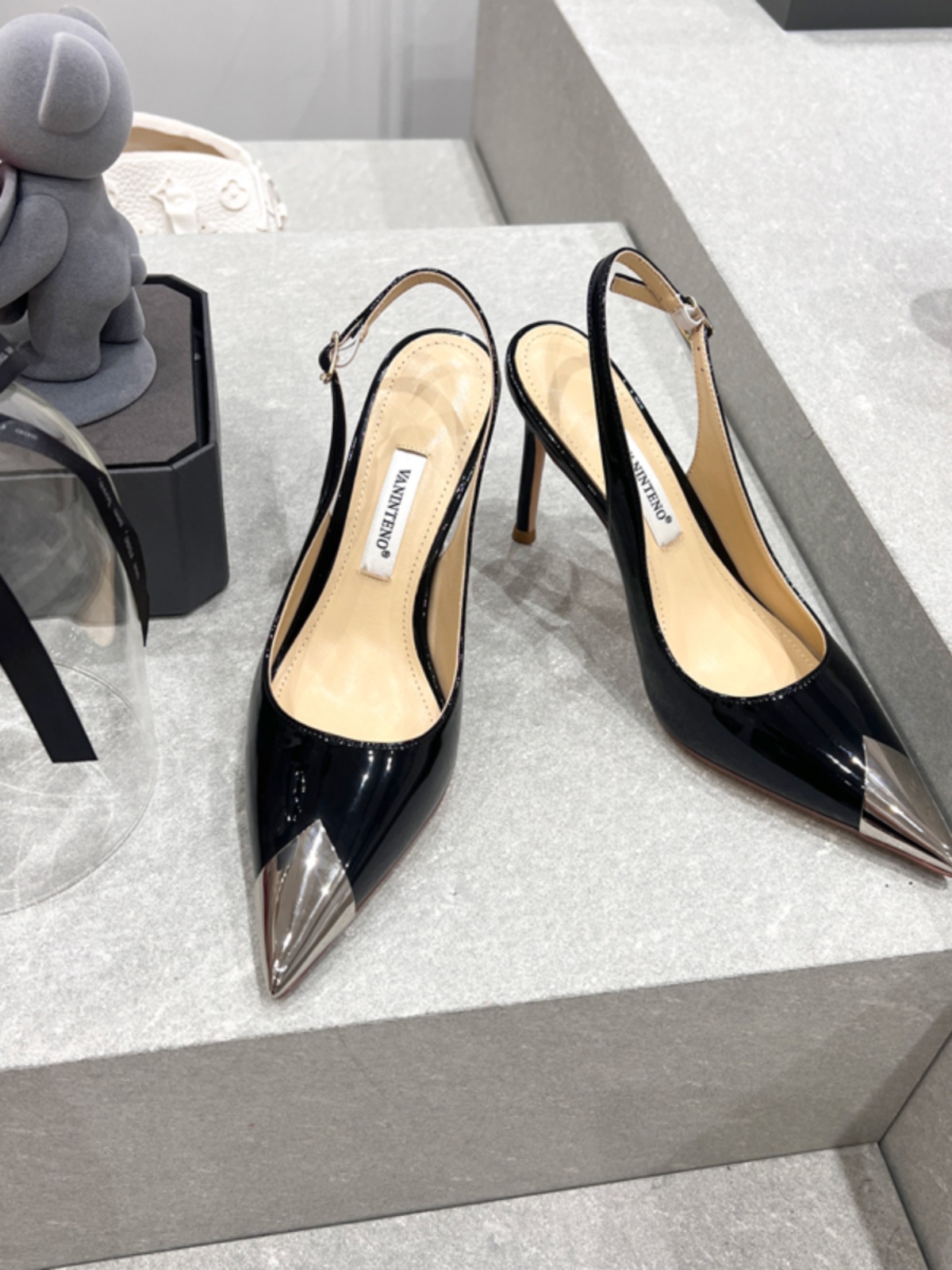 Pointed Toe Backless High-Heeled Sandals with Thin Heel and One Strap - Stylish Hong Kong Design for Effortless Elegance Pointed Toe Backless High-Heeled Sandals with Thin Heel and One Strap - Stylish Hong Kong Design for Effortless Elegance