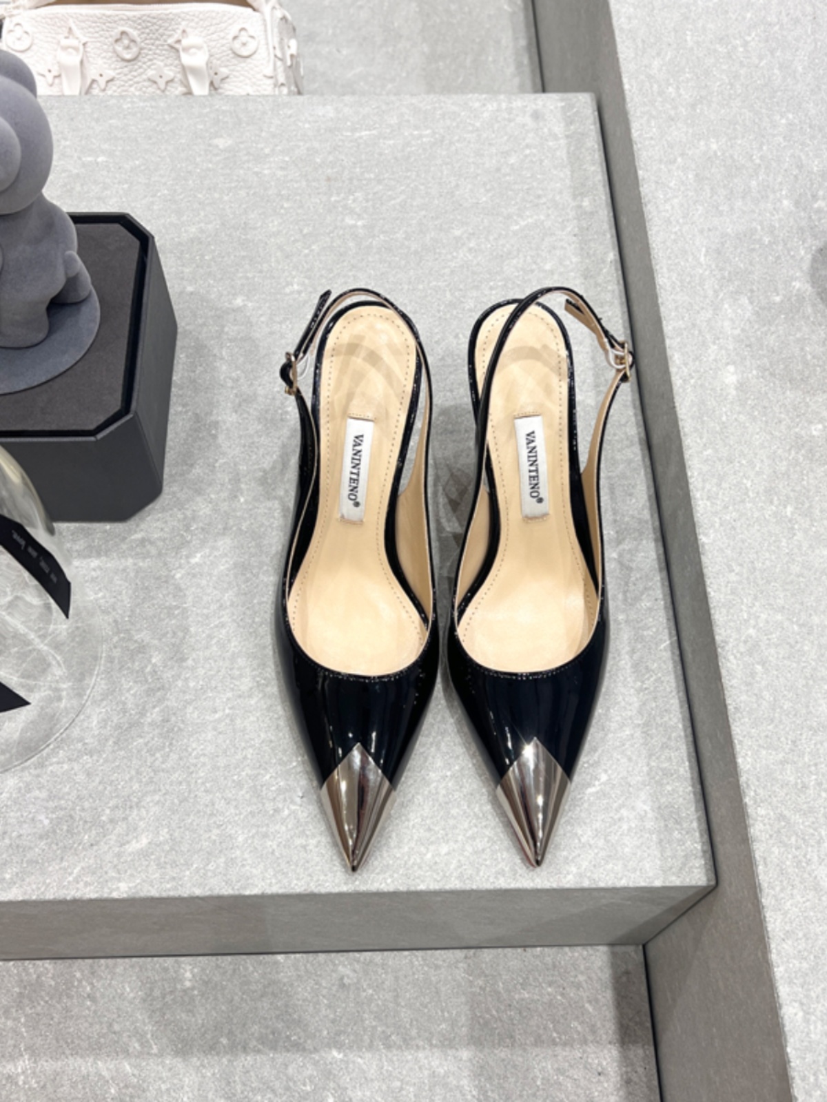 Pointed Toe Backless High-Heeled Sandals with Thin Heel and One Strap - Stylish Hong Kong Design for Effortless Elegance Pointed Toe Backless High-Heeled Sandals with Thin Heel and One Strap - Stylish Hong Kong Design for Effortless Elegance