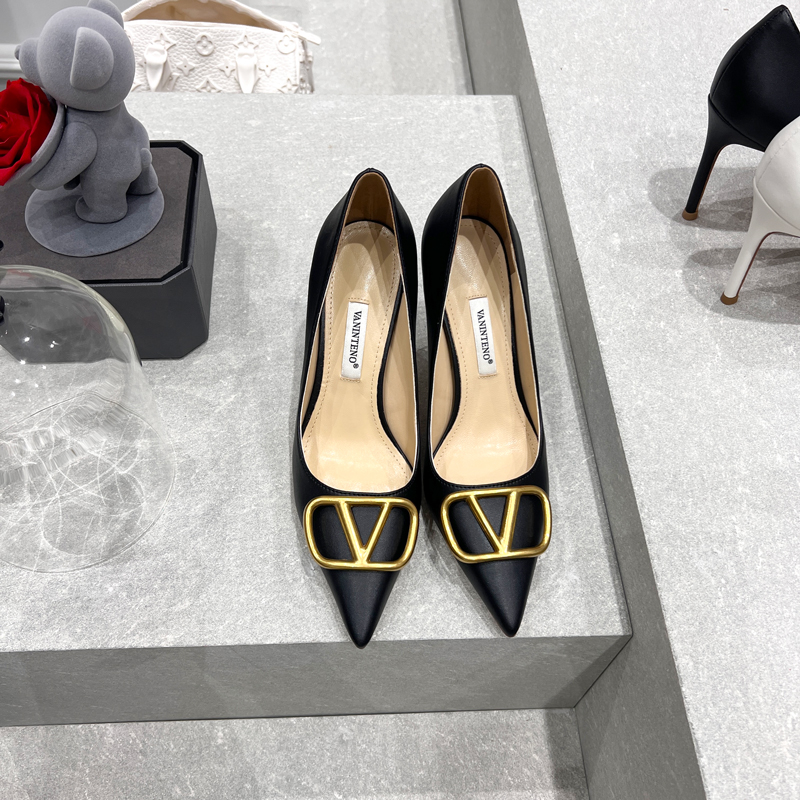 Pointed Toe Stiletto High Heels for Women - Sexy Black Party Shoes with 8CM Heel - Trendy Evening Footwear Pointed Toe Stiletto High Heels for Women - Sexy Black Party Shoes with 8CM Heel - Trendy Evening Footwear