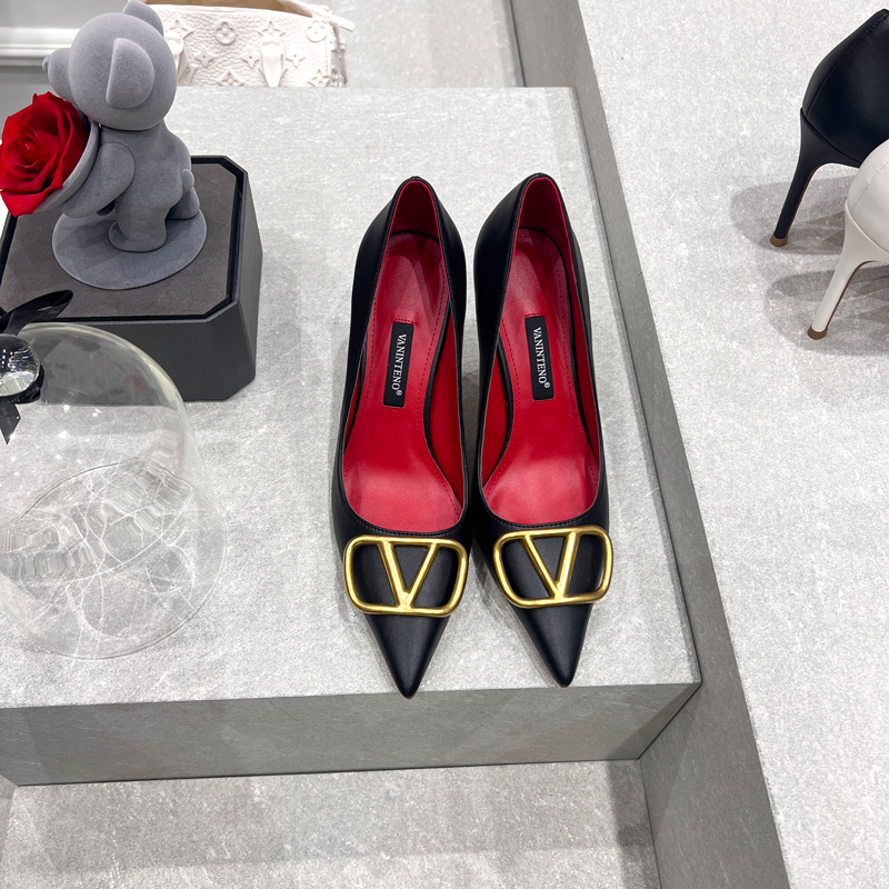 Pointed Toe Stiletto High Heels for Women - Sexy Black Party Shoes with 8CM Heel - Trendy Evening Footwear Pointed Toe Stiletto High Heels for Women - Sexy Black Party Shoes with 8CM Heel - Trendy Evening Footwear