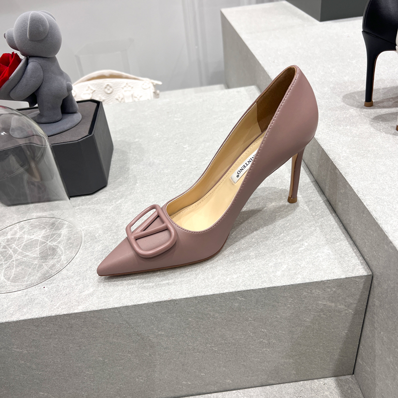 Pointed Toe Stiletto High Heels in Nude with V Buckle - Elegant Leather Autumn Shoes for 2025 Pointed Toe Stiletto High Heels in Nude with V Buckle - Elegant Leather Autumn Shoes for 2025