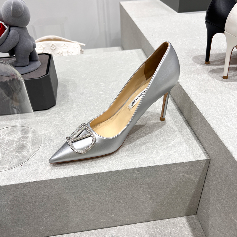 Pointed Toe Stiletto High Heels in Nude with V Buckle - Elegant Leather Autumn Shoes for 2025 Pointed Toe Stiletto High Heels in Nude with V Buckle - Elegant Leather Autumn Shoes for 2025