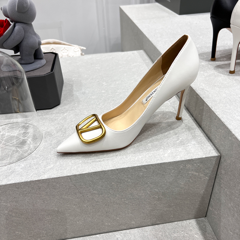 Pointed Toe Stiletto High Heels in Nude with V Buckle - Elegant Leather Autumn Shoes for 2025 Pointed Toe Stiletto High Heels in Nude with V Buckle - Elegant Leather Autumn Shoes for 2025