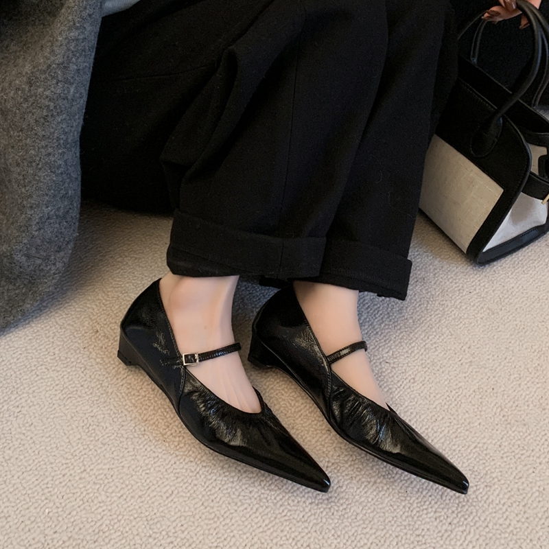 Pointed Toe Wrinkled Strap Mary Jane Shoes for Women - Genuine Leather Low Heel - Retro European American Style Spring Footwear Pointed Toe Wrinkled Strap Mary Jane Shoes for Women - Genuine Leather Low Heel - Retro European American Style Spring Footwear