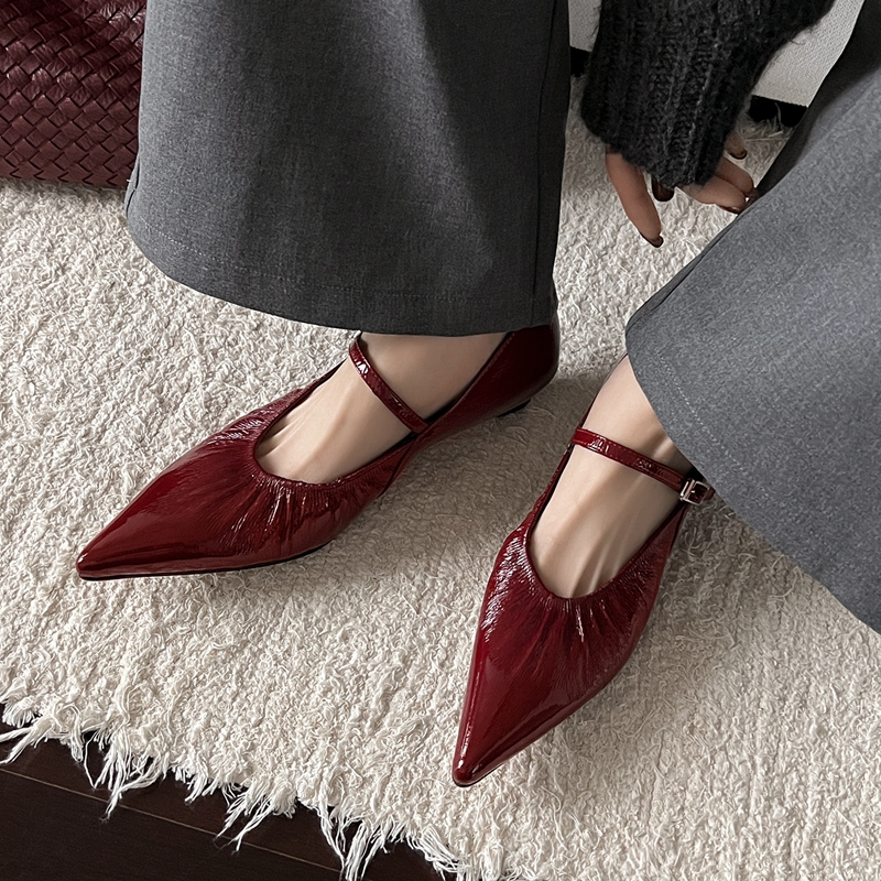 Pointed Toe Wrinkled Strap Mary Jane Shoes for Women - Genuine Leather Low Heel - Retro European American Style Spring Footwear
