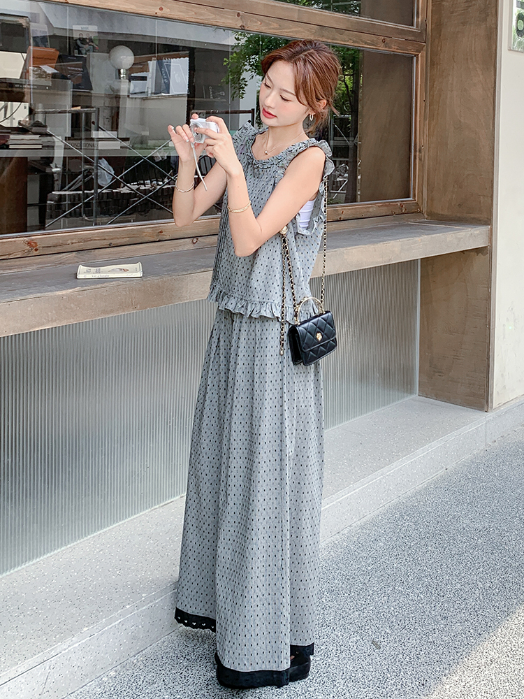 Polka Dot Sleeveless Top and Skirt Set for Women - Age-Reducing Summer 2025 Two-Piece Outfit Polka Dot Sleeveless Top and Skirt Set for Women - Age-Reducing Summer 2025 Two-Piece Outfit