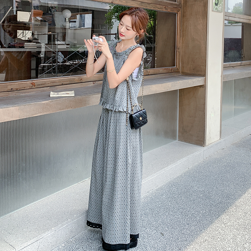 Polka Dot Sleeveless Top and Skirt Set for Women - Age-Reducing Summer 2025 Two-Piece Outfit Polka Dot Sleeveless Top and Skirt Set for Women - Age-Reducing Summer 2025 Two-Piece Outfit