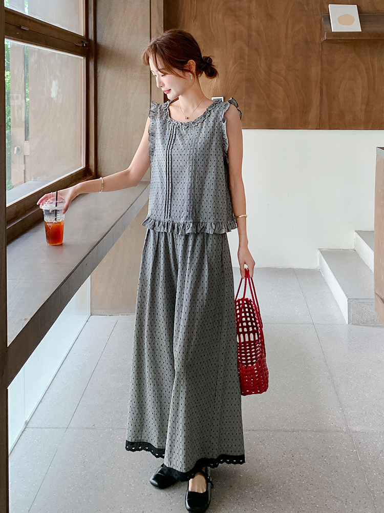 Polka Dot Sleeveless Top and Skirt Set for Women - Age-Reducing Summer 2025 Two-Piece Outfit Polka Dot Sleeveless Top and Skirt Set for Women - Age-Reducing Summer 2025 Two-Piece Outfit