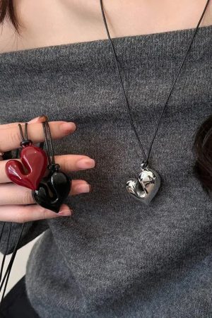 Quick Outfits, Modest Fashion Outfits Ideas Abstract Heart Necklace