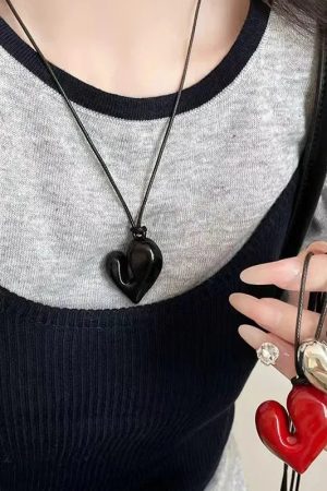 Quick Outfits, Modest Fashion Outfits Ideas Abstract Heart Necklace