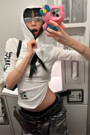 Quick Outfits, Modest Fashion Outfits Ideas Acubi Hooded Graphic Top