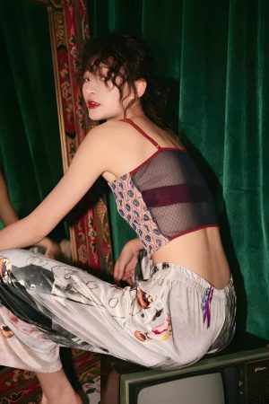 Quick Outfits, Modest Fashion Outfits Ideas Animal Pattern Sheer Back Crop Top