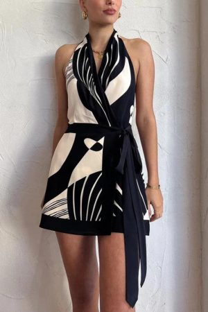 Quick Outfits, Modest Fashion Outfits Ideas Backless Wrap Front Mini Dress