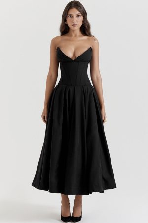 Quick Outfits, Modest Fashion Outfits Ideas Black Plunge Corset Midi Dress