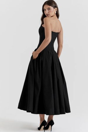 Quick Outfits, Modest Fashion Outfits Ideas Black Plunge Corset Midi Dress