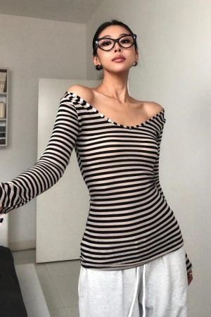Quick Outfits, Modest Fashion Outfits Ideas Black & White Striped Top