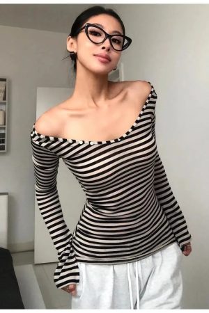 Quick Outfits, Modest Fashion Outfits Ideas Black & White Striped Top