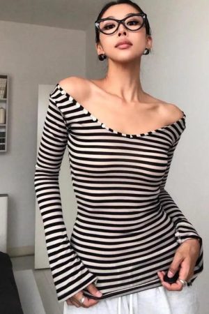 Quick Outfits, Modest Fashion Outfits Ideas Black & White Striped Top