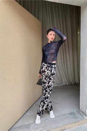 Quick Outfits, Modest Fashion Outfits Ideas Butterfly Seam Detailed Mesh Top