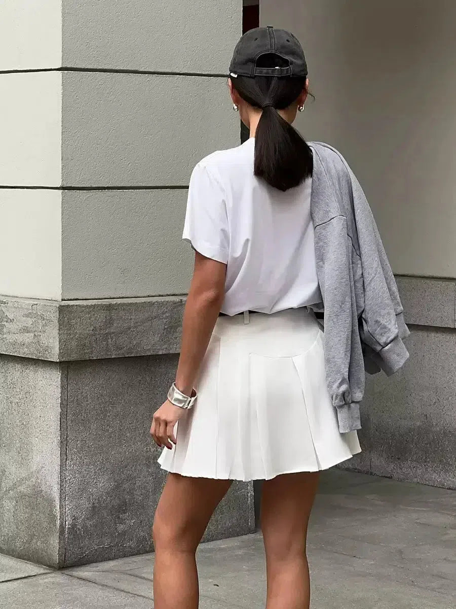 Quick Outfits, Modest Fashion Outfits Ideas Casualcore Pleated Mini Skirt Quick Outfits, Modest Fashion Outfits Ideas Casualcore Pleated Mini Skirt