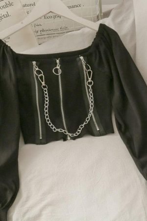 Quick Outfits, Modest Fashion Outfits Ideas Chain Detailed Square Neck Crop Top