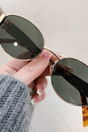 Quick Outfits, Modest Fashion Outfits Ideas Classic Oval Sunglasses
