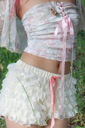 Quick Outfits, Modest Fashion Outfits Ideas Coquette Lace Ruffled Shorts