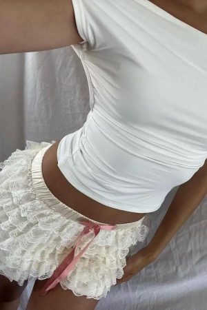 Quick Outfits, Modest Fashion Outfits Ideas Coquette Lace Ruffled Shorts